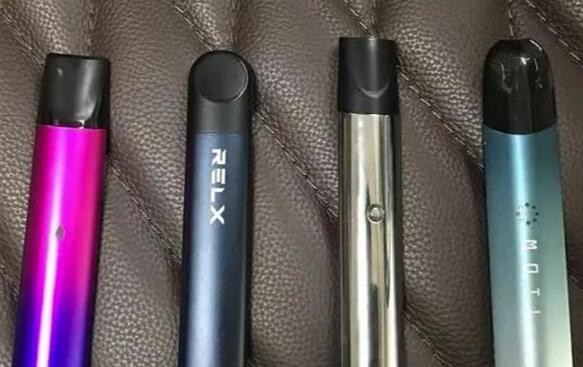电子烟拔掉充电器闪两下怎么办 电子烟拔了充电器提示灯闪两下是充满了吗